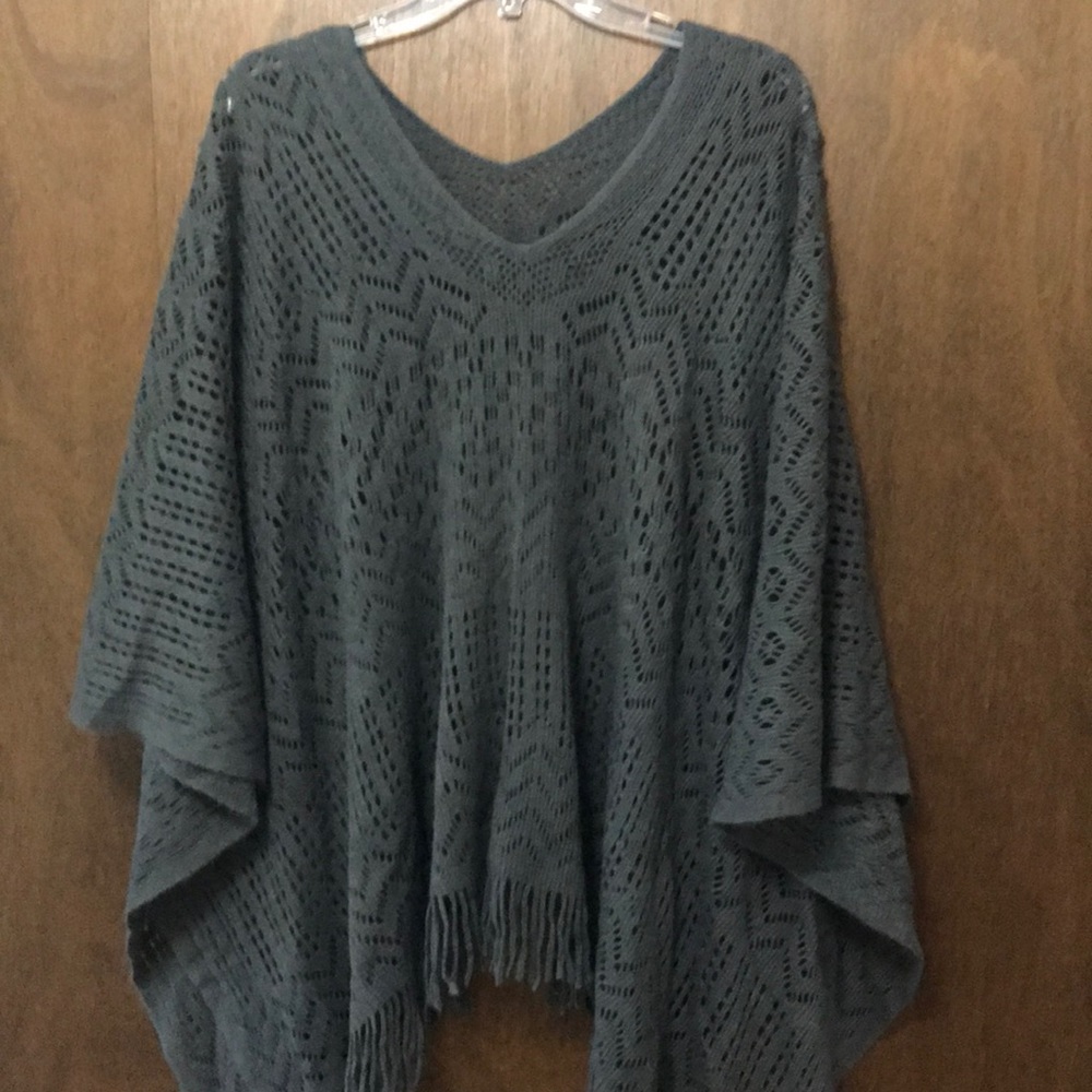 Open side poncho. Heather grey. OS